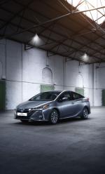 Toyota Prius Plug-in Hybrid 2016 года